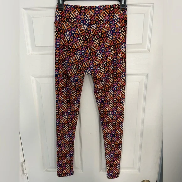 🦋 5/$25 - LuLaRoe Geometric Leggings - One Size (OS) fits sizes 2-10 - Picture 14 of 14